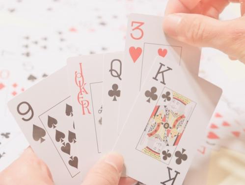 ポーカー遊び方カジノで楽しむ！基本ルールと攻略法
